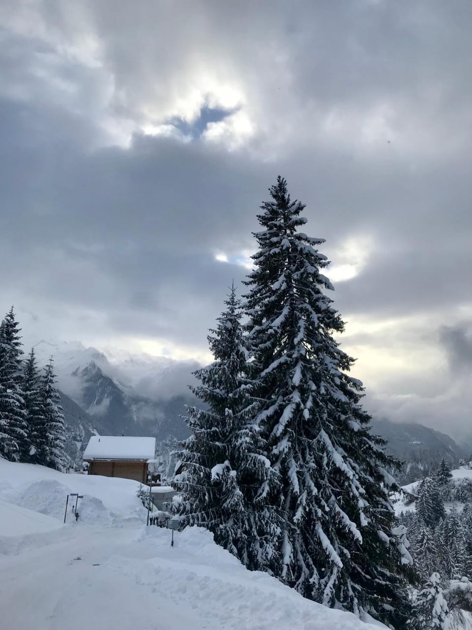 Nearby landmark, Neighbourhood, Natural landscape