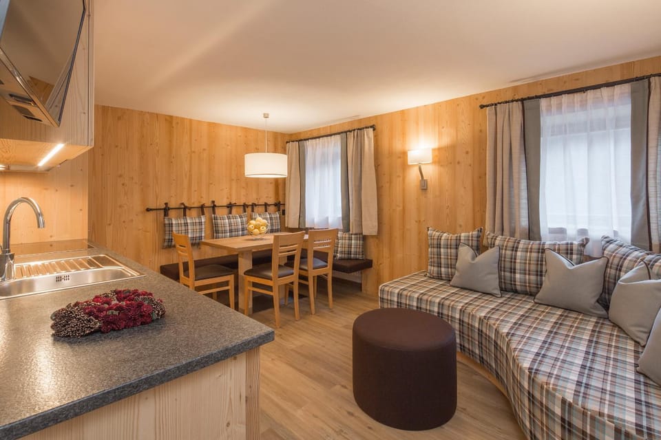Kitchen or kitchenette, Living room
