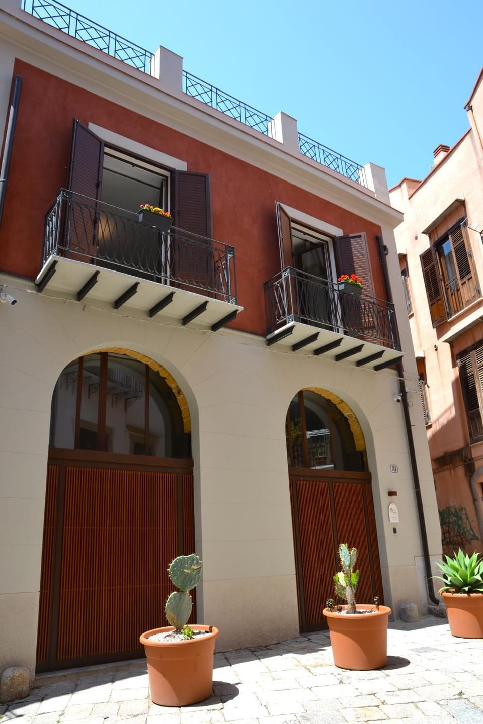 Property building, Facade/entrance