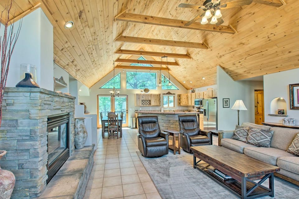 Stunning Angel Fire Cabin w/ Hot Tub & 3 Decks! Cabin in Angel Fire
