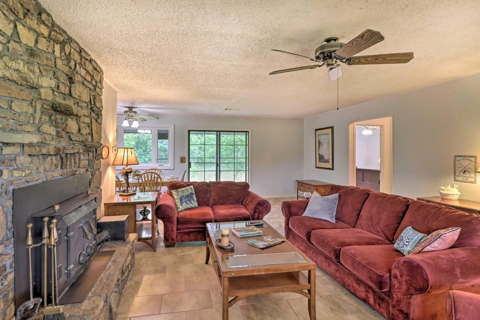 Norfork Getaway: Walk in White River Access! House in Arkansas