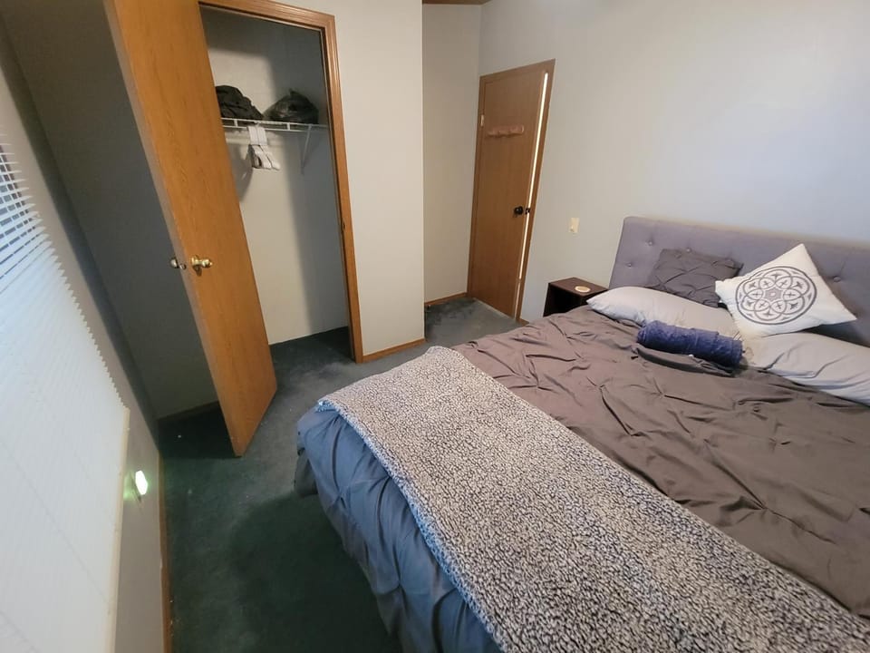 Camp Not Found - 3 Queen Bedrooms by the lake House in Lake Erie