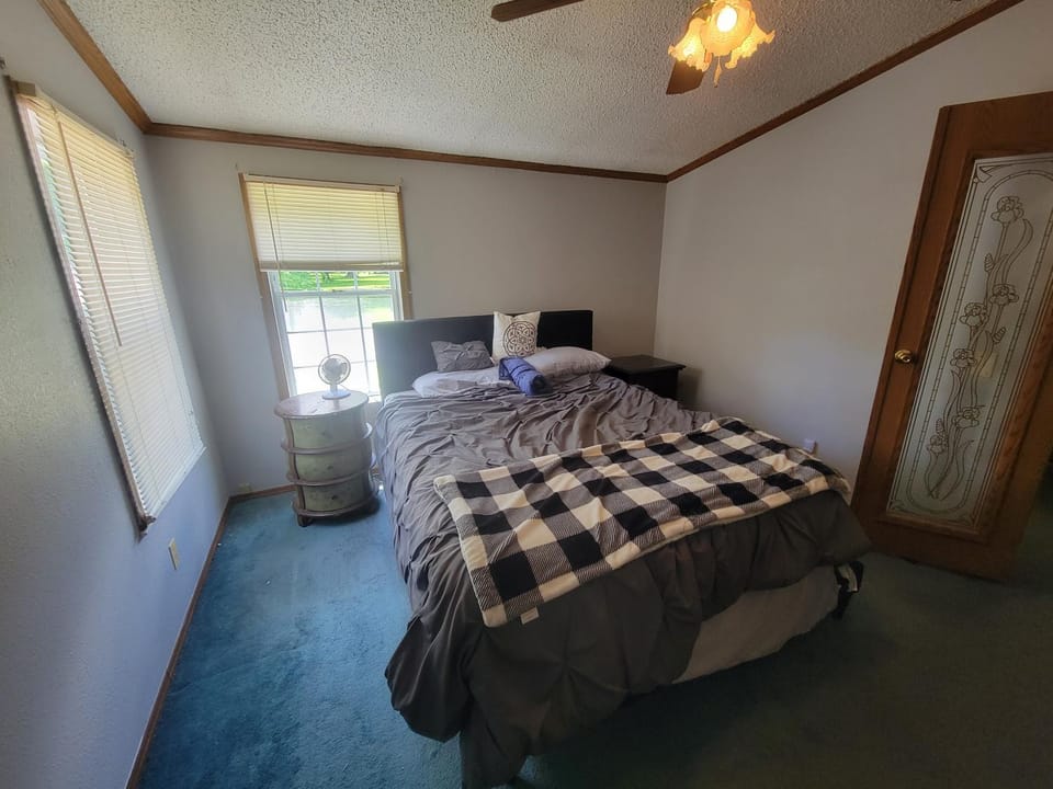 Camp Not Found - 3 Queen Bedrooms by the lake House in Lake Erie
