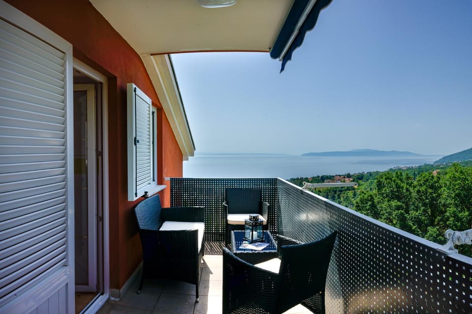 View (from property/room), Balcony/Terrace, Sea view