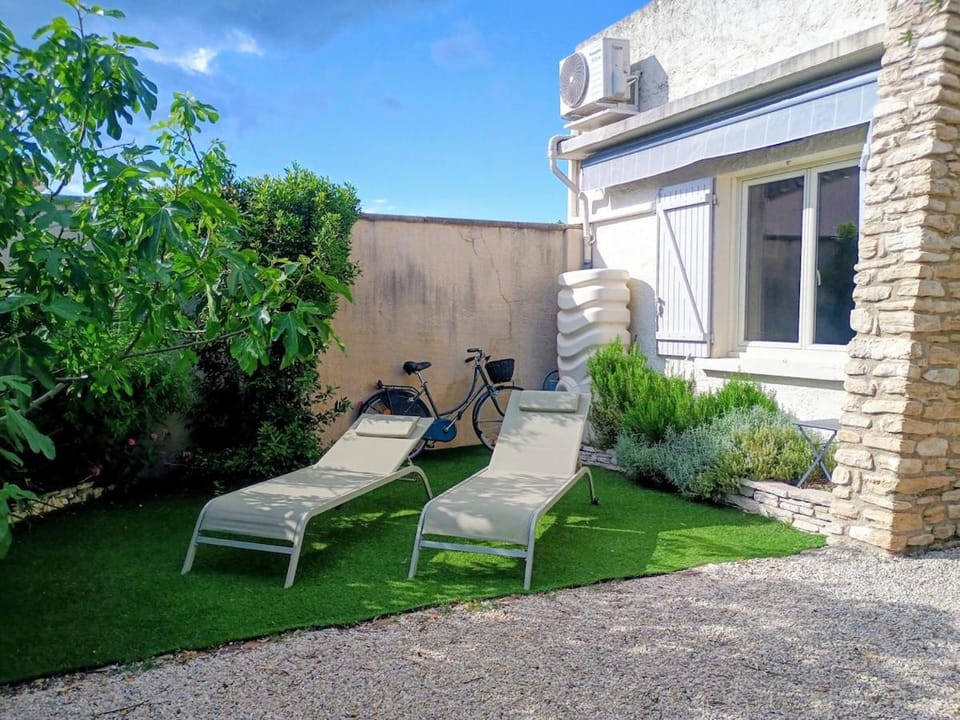 Patio, Spring, Day, Garden, Garden view, sunbed