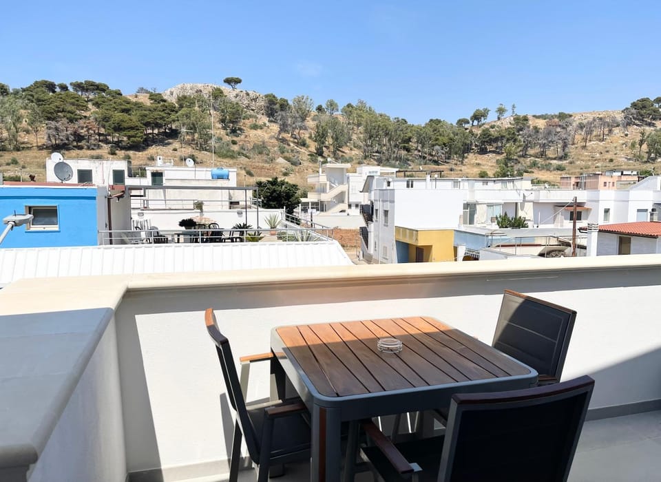Neighbourhood, Balcony/Terrace, City view