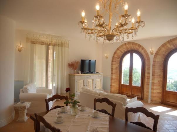 TV and multimedia, Living room, Seating area, Dining area