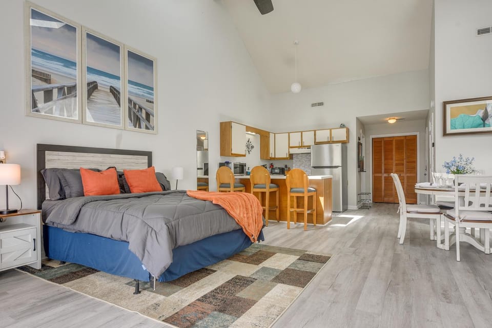 Baytree Golf Colony Studio ~ 5 Mi to Beach! Apartment in Little River