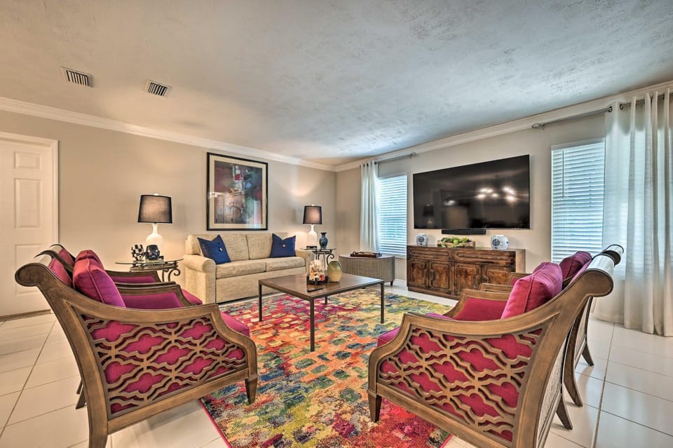 Game Room & Pool: Huge Lutz Family Retreat House in Lutz