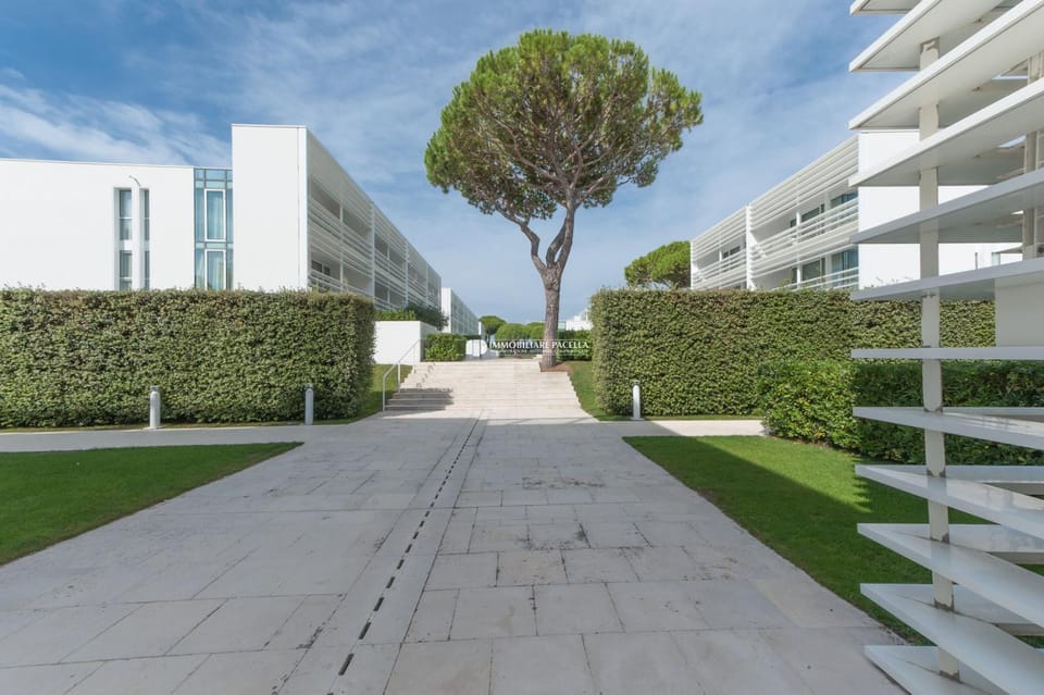 Property building, Day, Garden, Beach, Garden view