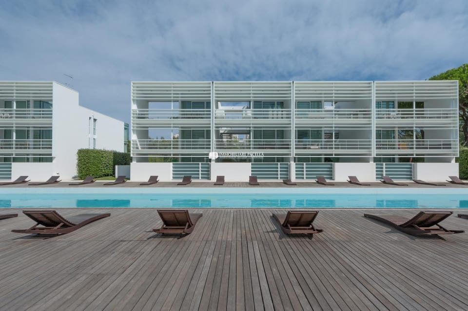 Property building, Pool view, Swimming pool, sunbed
