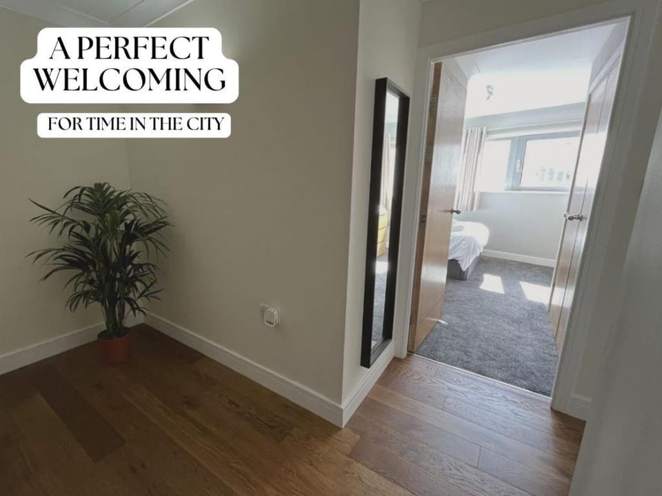 Ultra-Luxury City centre 2 bed apartment, with FREE parking Apartment in Cardiff