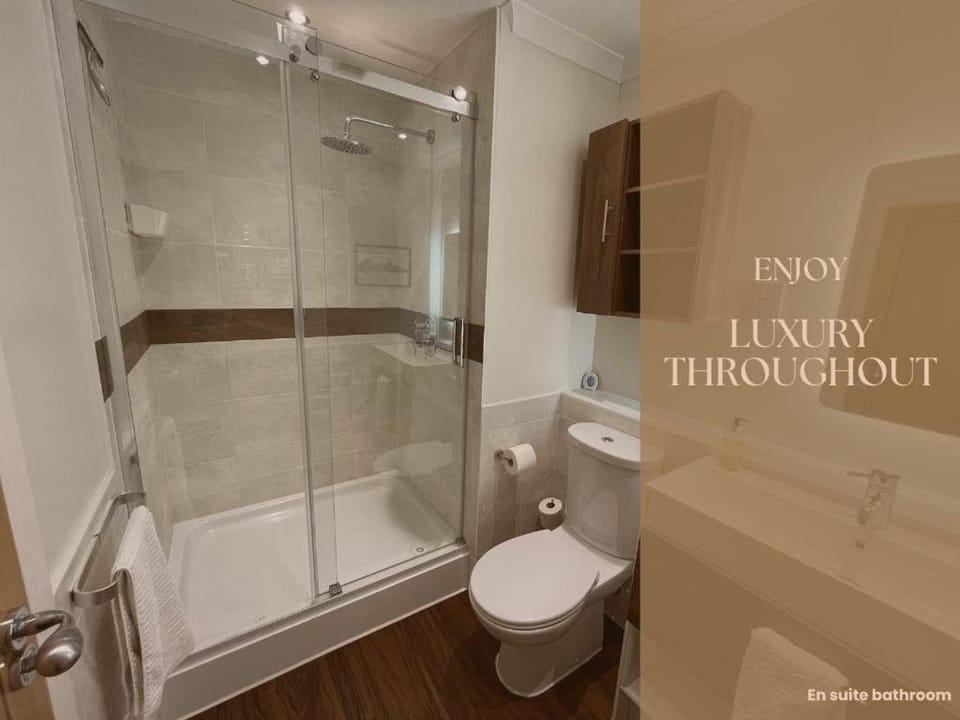 Ultra-Luxury City centre 2 bed apartment, with FREE parking Apartment in Cardiff