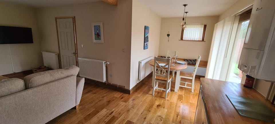 TV and multimedia, Living room, Dining area