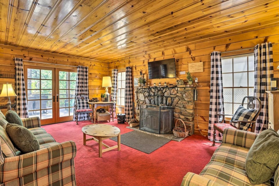 Big Bear Lake Cabin about 4 Mi Snow Summit Ski Resort Cabin in Big Bear