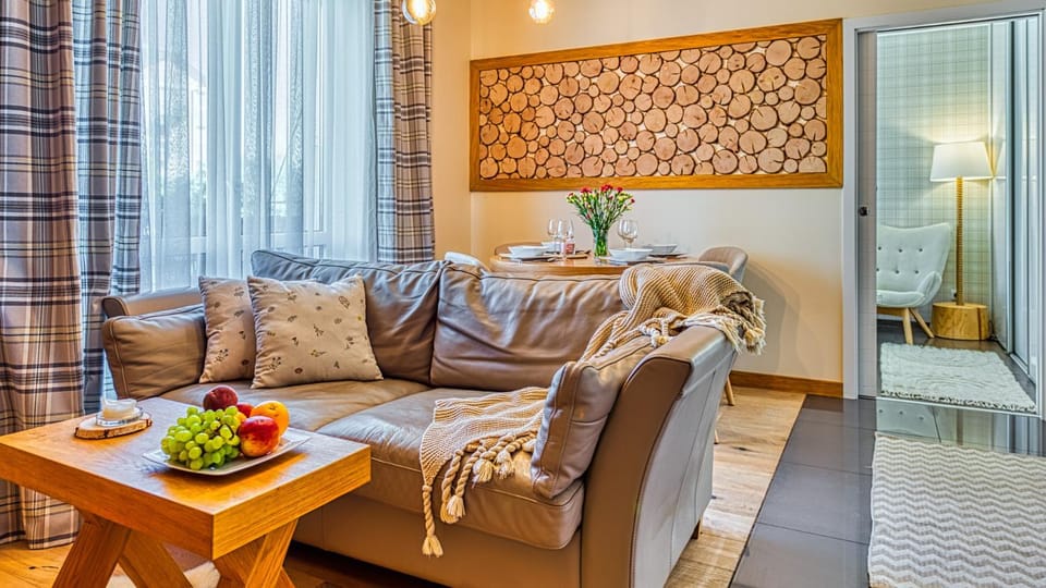 Living room, Dining area, Food