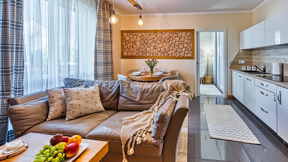 Kitchen or kitchenette, Living room, Seating area, Dining area, pet friendly, stove