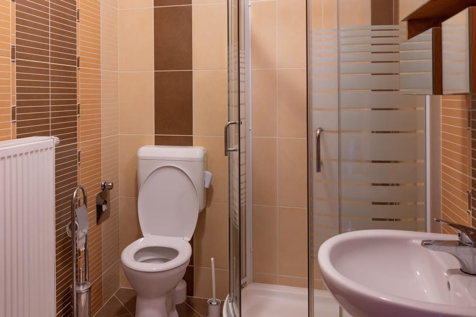 Shower, Toilet, Bathroom