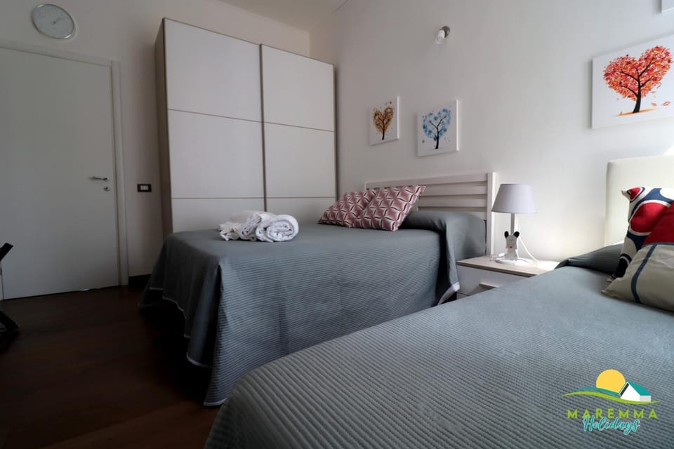 Bed, Bedroom, towels, wardrobe