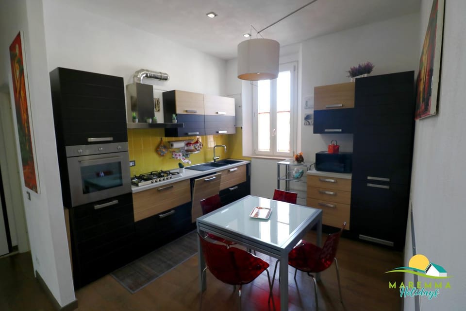 Kitchen or kitchenette, Dining area, dishwasher, oven, stove