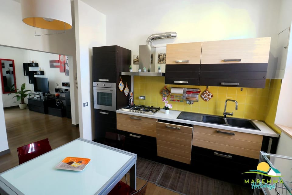 Kitchen or kitchenette, Dining area, dishwasher, oven, stove