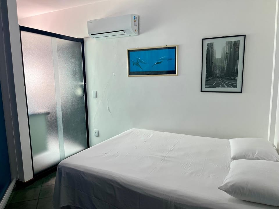 Bed, Bathroom, Photo of the whole room, Bedroom, air conditioner