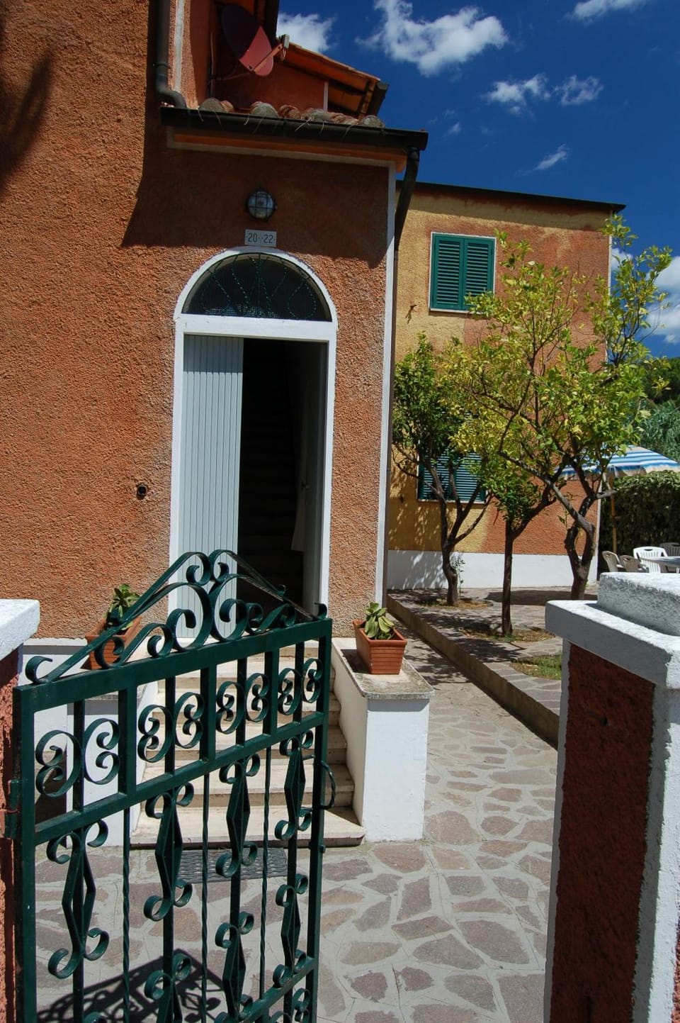 Facade/entrance