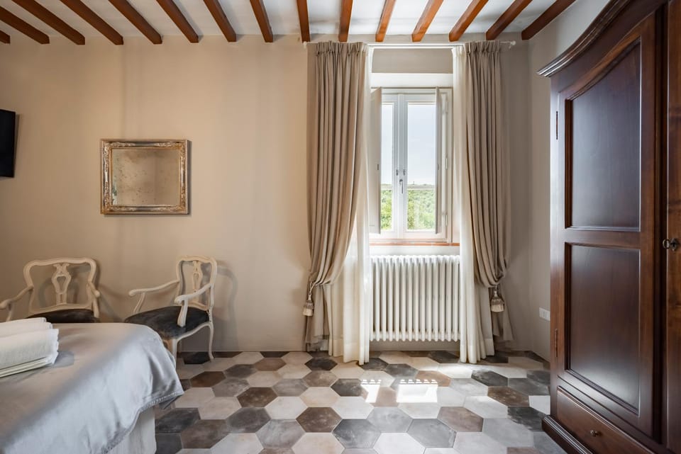 Bed, Photo of the whole room, Bedroom, internet, towels