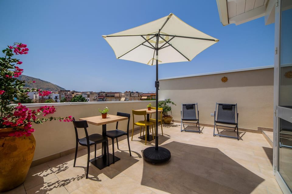Property building, Spring, Day, Night, Winter, Summer, Solarium, Coffee/tea facilities, Balcony/Terrace, Autumn, On site, City view, Garden view, Landmark view, Mountain view, Sea view, Breakfast, Buffet breakfast, Italian breakfast, Seasons, Time of day, Location, Sunset, hair dresser
