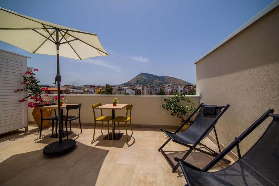 Patio, Solarium, Balcony/Terrace, Balcony/Terrace, Mountain view, Swimming pool, Breakfast