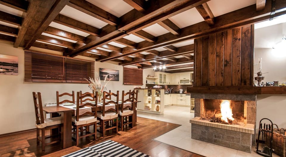 Kitchen or kitchenette, Living room, Seating area, Dining area, Dinner