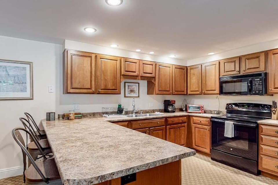 Kitchen or kitchenette, kitchen