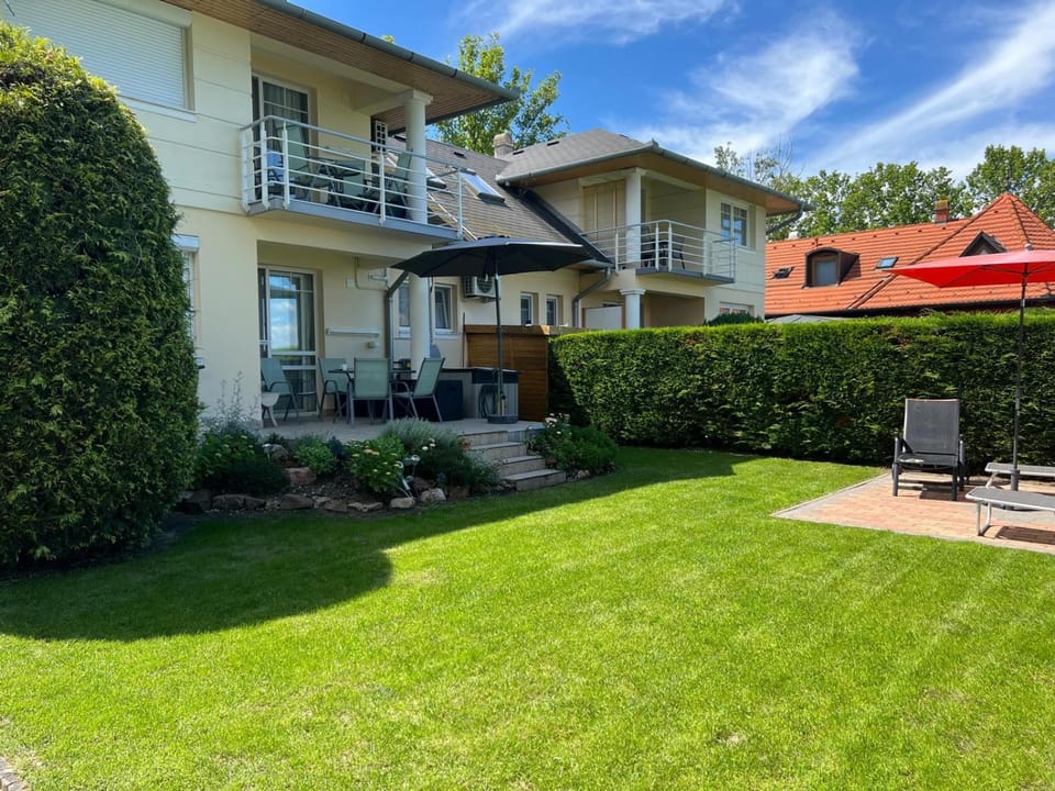 Property building, Garden, sunbed
