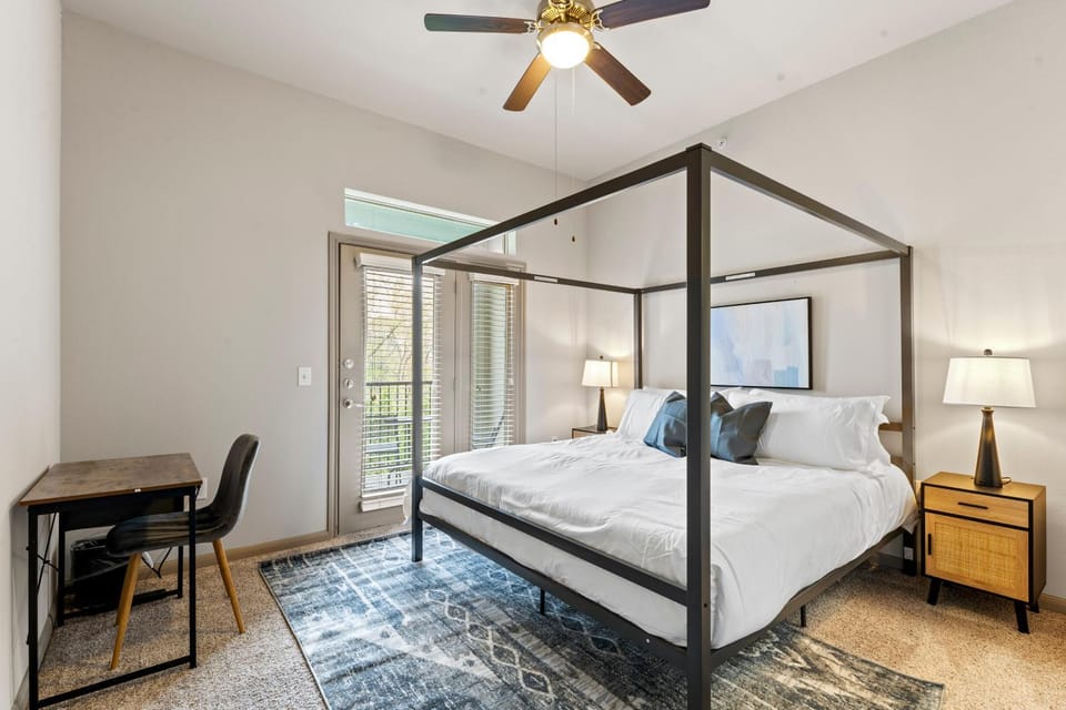 Spacious 2BR King Bed Suites Close to Downtown and Airport Apartment in Montopolis
