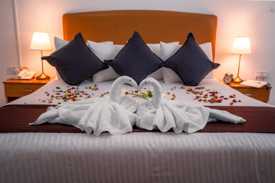Bed, Photo of the whole room, Bedroom, towels