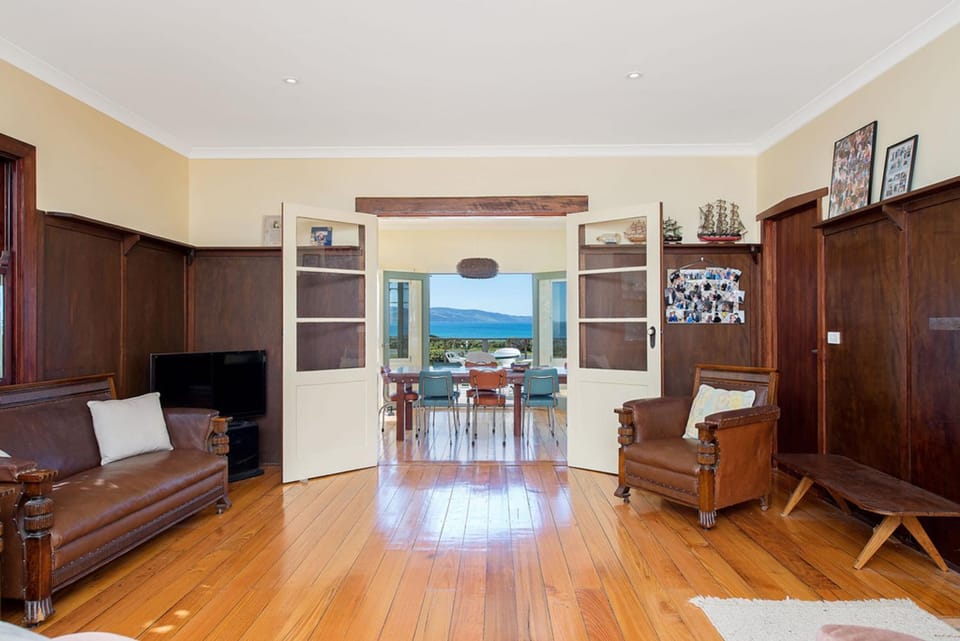 Callahan - BYO Linen House in Apollo Bay