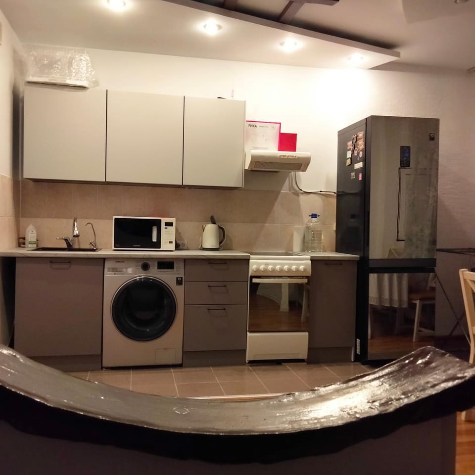 Kitchen or kitchenette, stove, washing machine, dryer