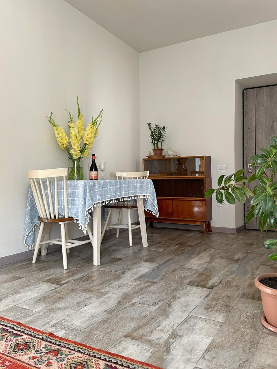 Living room, Dining area