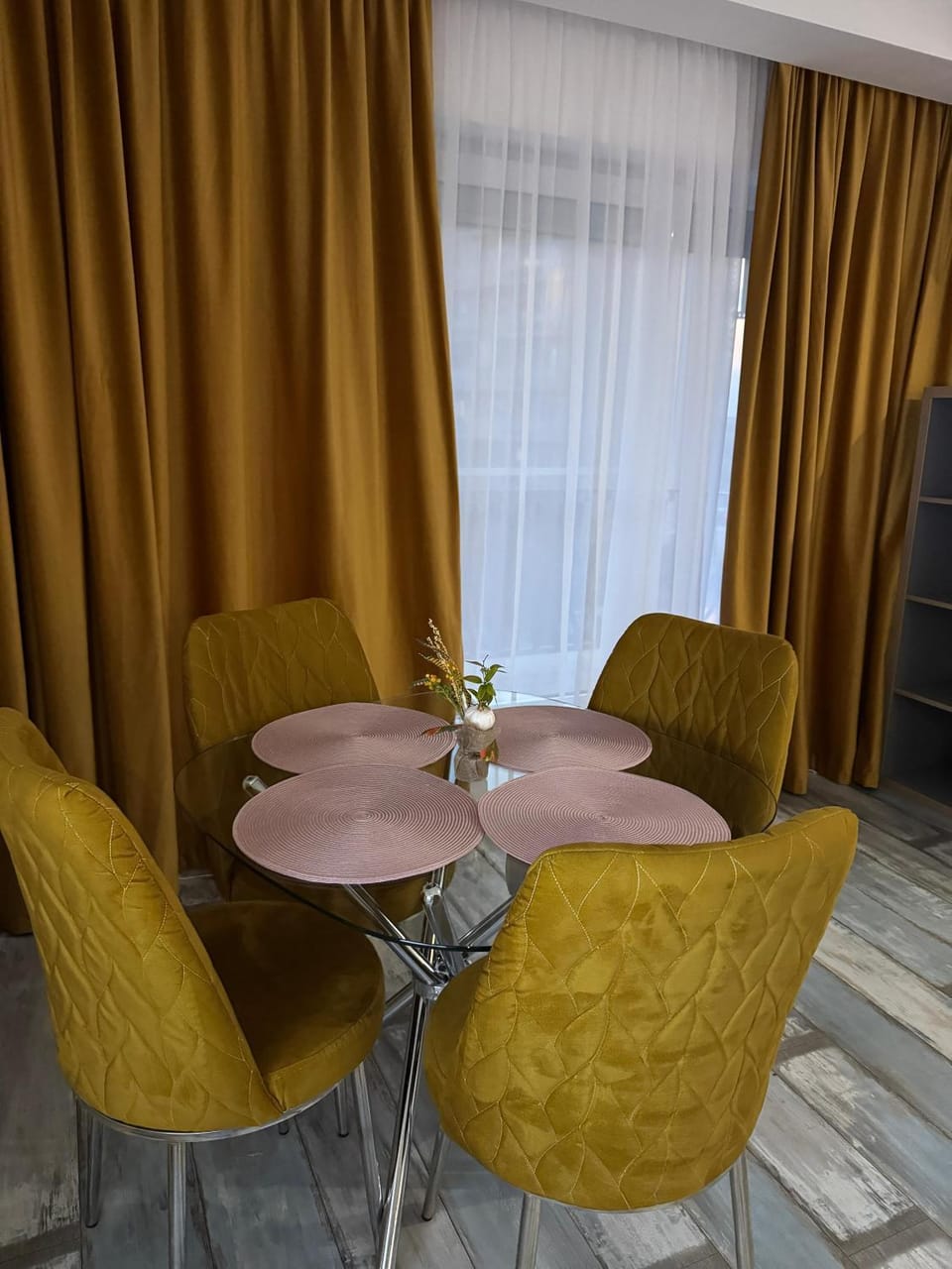 Summer cosmopolis Apartment in Bucharest