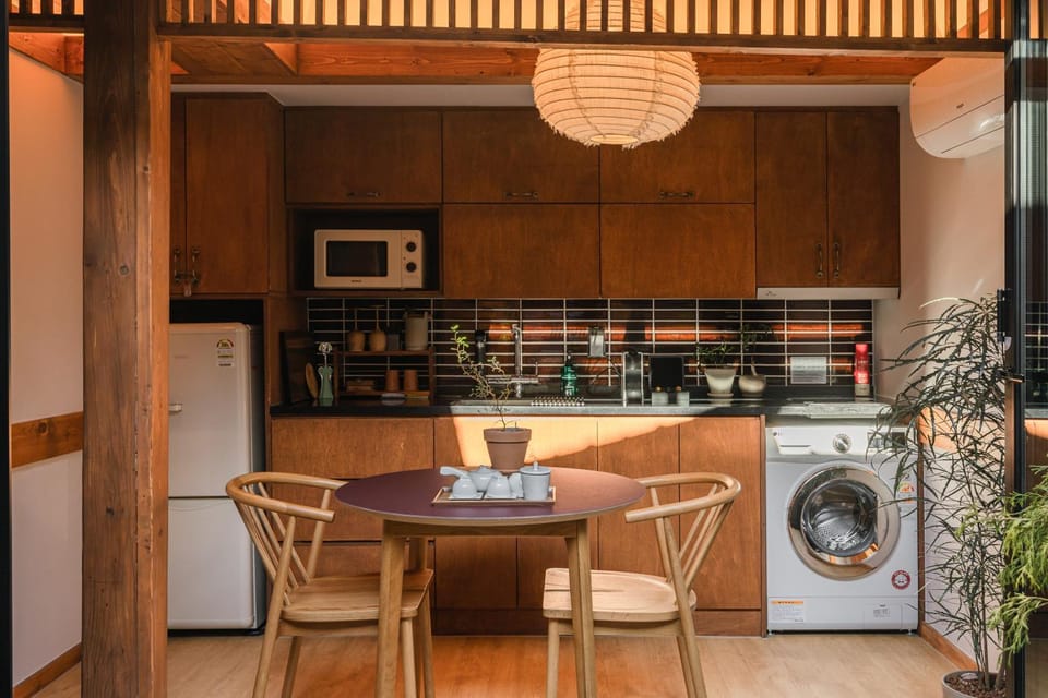 Dining area, kitchen