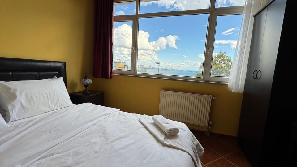 Bed, Natural landscape, Photo of the whole room, Sea view, internet