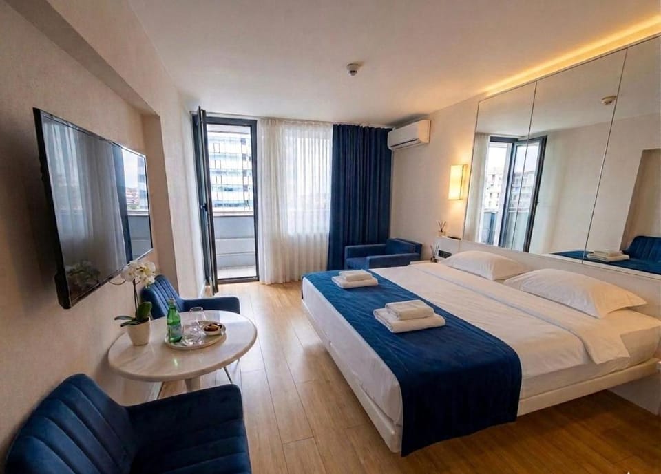Communal lounge/ TV room, Bed, TV and multimedia, Photo of the whole room, Evening entertainment, Bedroom, towels