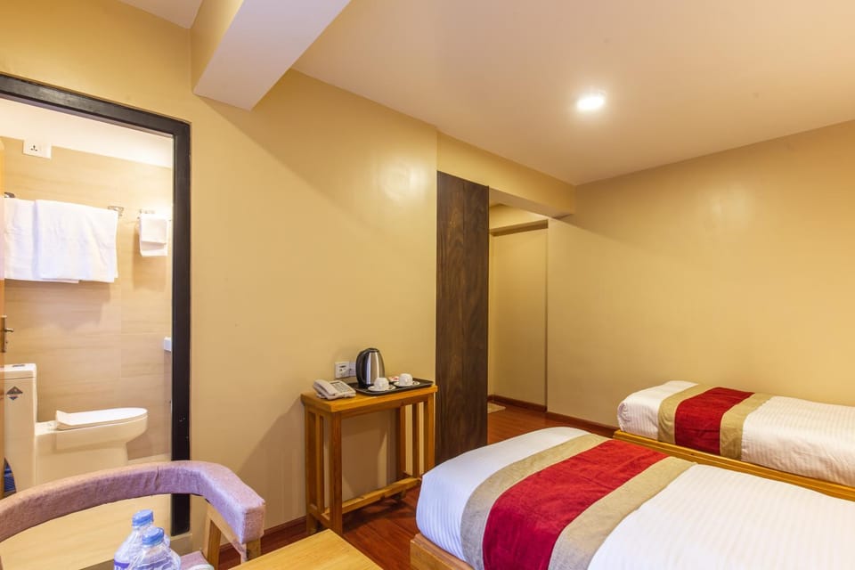 Bathroom, Bedroom, towels
