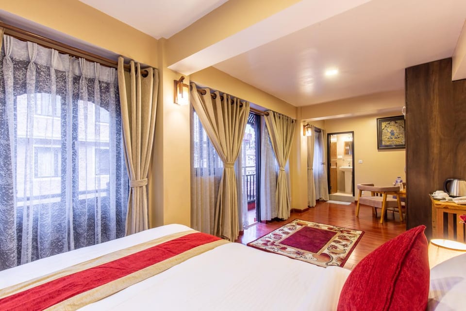 Bed, Photo of the whole room, Seating area
