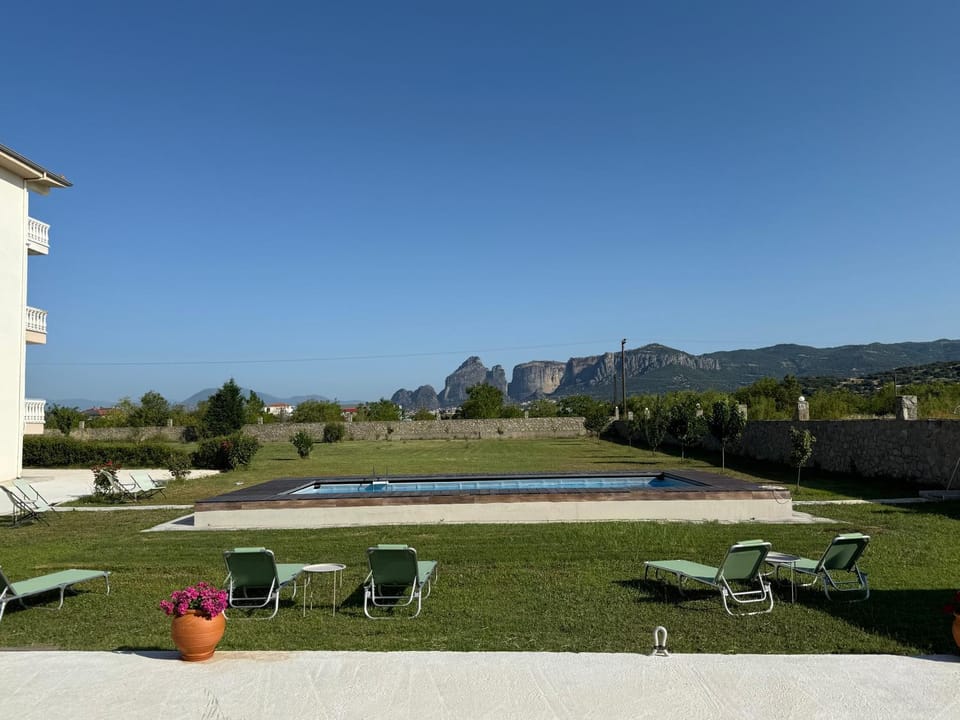 Swimming pool, sunbed