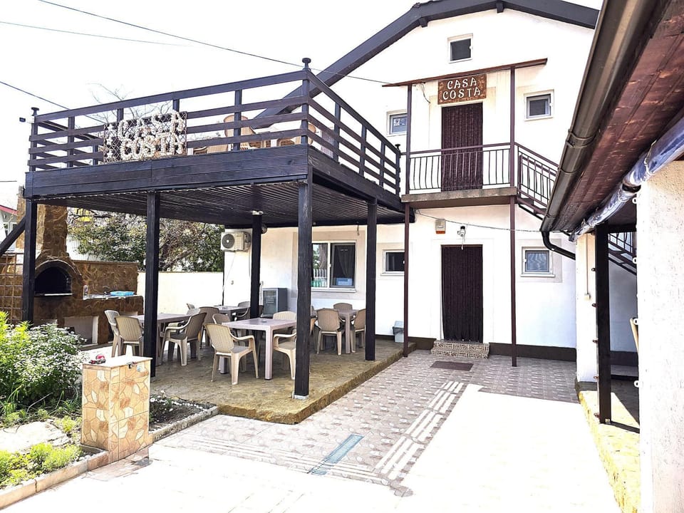 Property building, Restaurant/places to eat, Facade/entrance, Balcony/Terrace, Breakfast, internet