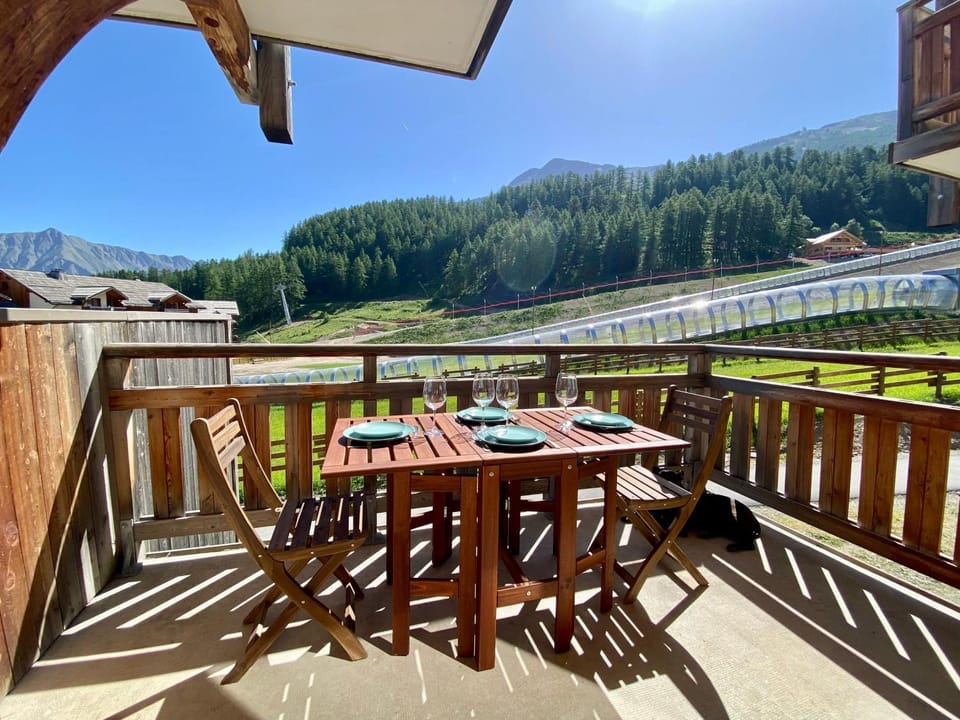 Balcony/Terrace, Mountain view