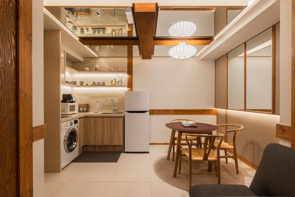 Dining area, kitchen