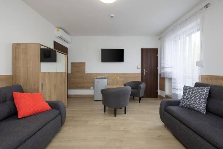 TV and multimedia, Living room, Seating area, Evening entertainment