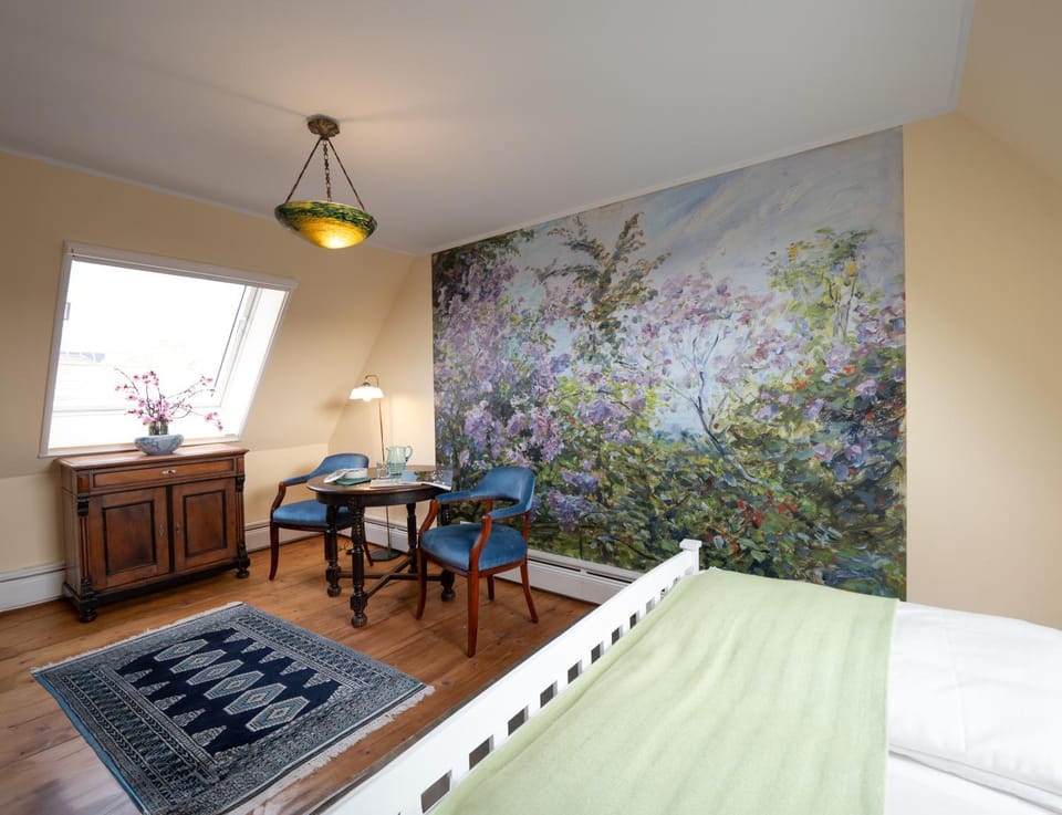 Living room, Bedroom